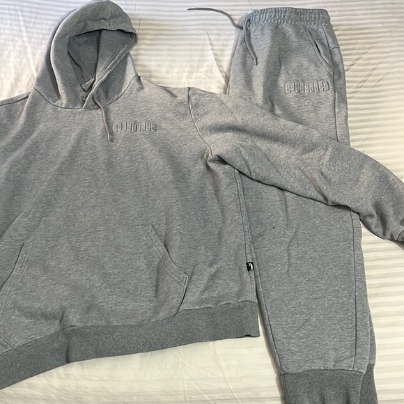 PUMA GRAY SWEAT SUIT SIZE L - Picture 2 of 5
